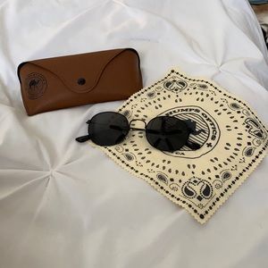 Humps polarized sunglasses great condition!